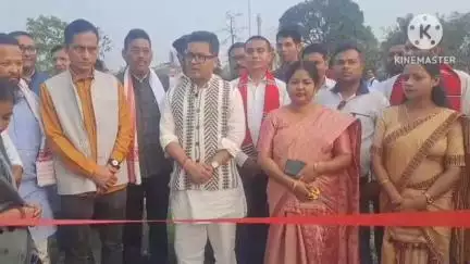 টিয়ক: টীয়ক হাইস্কুলৰ খেলপথাৰত উপস্থিত ৰাজ্যসভাৰ সাংসদ তথা ৰাজ্যিক মন্ত্ৰী পবিত্ৰ মাৰ্ঘেৰিটা