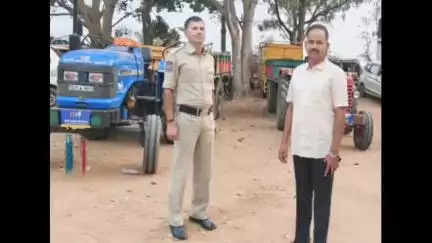 గుండ్లపల్లి: కొత్తతండా సమీపంలో అక్రమంగా ఇసుక రవాణా చేస్తున్న రెండు ట్రాక్టర్లు సీజ్, డ్రైవర్ల పై కేసు నమోదు