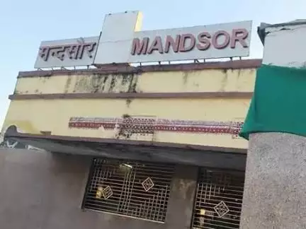 मंदसौर, रेल्वे स्टेशन अव्यवस्थाओं का शिकार ???? मगर कुछ लापरवाही आती है #मन्दसौर #railway #समाचार