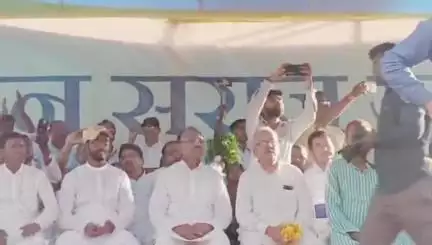 बिहार में जनता का हाथ पकड़ के पैदल क्यों घूम रहे है प्रशांत  #prashant kishor #jansuraaj #bihar #viral #trendingreels