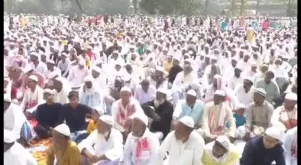 চেঙা: কুকাৰপাৰত ঈদৰ সমূহীয়া নামাজ সম্পন্ন, বিশ সহস্ৰাধিক লোকে অংশগ্ৰহণ কৰে ঈদ-উল-ফিটৰৰ সমূহীয়া নামাজত