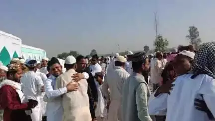 डलमऊ में आज सुबह 8 बजे डलमऊ के ईदगाह में अदा की गई ईद की नमाज