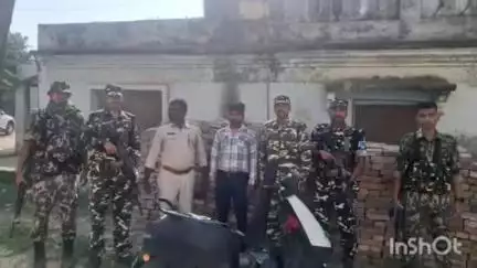 अंधराठाढ़ी: बिहारी एसएसबी और मधवापुर पुलिस की संयुक्त कार्रवाई में 48 बोतल शराब व स्कूटी के साथ एक धंधेबाज गिरफ्तार