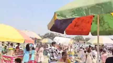কালিয়াচক ২: মোথাবাড়ি PWD মাঠে ইদ উপলক্ষ্যে বসেছে মেলা, কয়েক হাজার মানুষের সমাগম