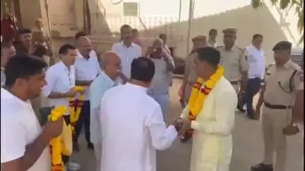 जसवंतपुरा: एटीएस व एसओजी के अतिरिक्त महानिदेशक पुलिस विजयकुमार सिंह ने सुंधामाता मंदिर में दर्शन किए