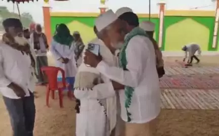 తిప్పర్తి: తిప్పర్తి మండల వ్యాప్తంగా ఈద్గాల వద్ద ముస్లింలు ప్రత్యేక ప్రార్థనలు