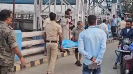 ফাঁসিদেওয়া: ফুলবাড়ি মহানন্দা ব্যারেজে অজ্ঞাত পরিচয়ে এক যুবকের এক যুবকের মৃতদেহ ভেসে আসার ঘটনায় চাঞ্চল্য