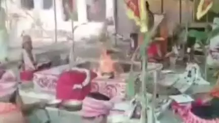 কোলাঘাট: এলাকাবাসীদের মঙ্গল কামনায় শীতলা পূজা উপলক্ষে মহা সপ্তসত্যী ও বিশ্বশান্তি যজ্ঞের আয়োজন কাখরদায়