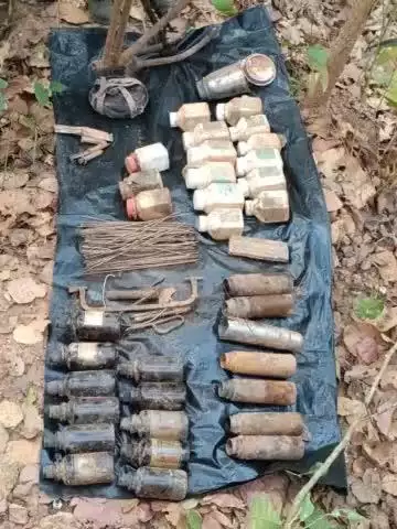 #chaibasapolice, JJ (STF) एवं CRPF का संयुक्त कार्रवाई 

दिनांक 19.03.25

20 KG का 1 IED बरामद