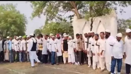 मानवत: ताडबोरगाव येथे काळ्या फिती लावून मुस्लीम बांधवाचे वक्फ संशोधन विधेयकास विरोध