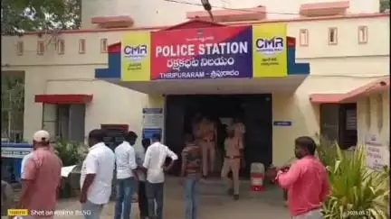 త్రిపురారం: మండలంలో ట్రాన్స్ఫార్మర్లు, ట్రాక్టర్లు, వ్యవసాయం మోటార్ల చోరీలకు పాల్పడుతున్న ఆరుగురు నిందితులు అరెస్ట్
