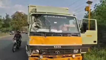 ஸ்ரீவில்லிபுத்தூர்: மாயத்தேவன் பட்டி விழக்கில் ஆட்டோ மீது கொரியர் வேன் மோதிய விபத்தில் தந்தை மகள் இருவர் சம்பவ இடத்தில் உயிரிழப்பு