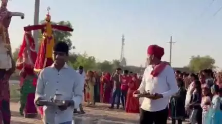 नागौर: खींवसर: नागौर के भुंडेल गांव में सोमवार शाम को निकाली गई गणगौर की सवारी