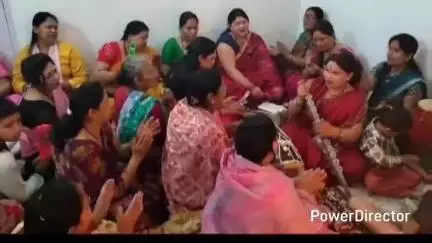 कालाढूंगी: कालाढूंगी में वासंतिक नवरात्र के मौके पर भजन संध्या का आयोजन, महिलाओं ने किए भजन कीर्तन