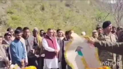 नगरोटा सूरियां: गांव अमलेला के सैन्य जवान अनिकेत की बीमारी से हुई दुखद मृत्यु, बहन आकांक्षा ने दी मुखाग्नि