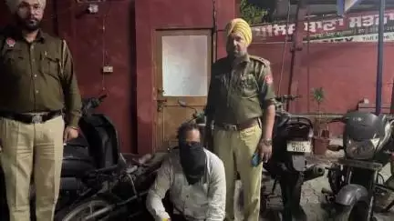 ਫਗਵਾੜਾ: ਹਦੀਆਬਾਦ ਵਿਖੇ ਵਾਲਮੀਕਿ ਮੁਹੱਲੇ ਤੋਂ ਚੋਰੀ ਦੇ ਮੋਟਰਸਾਈਕਲ ਦੇ ਨਾਲ ਗ੍ਰਿਫਤਾਰ ਵਿਅਕਤੀ ਕੋਲੋਂ 4 ਹੋਰ ਚੋਰੀ ਮੋਟਰਸਾਈਕਲ ਪੁਲਿਸ ਨੇ ਕੀਤੇ ਬਰਾਮਦ