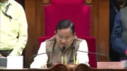 भवनहीन बसुआ बुनियादी विद्यालय औराई की चर्चा विधानपरिषद में वंशीधर व्रजवासी ने किया।