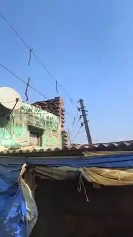 bijali ka tar teesre din tutata rahata hai lineman aate Hain jod jaate Hain koi sunvaee nahin ho rahi hai