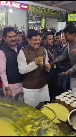 #मुख्यमंत्री डॉ #मोहन_यादव पहुंचे #इंदौर,प्रसिद्ध दूध का लिया आनंद