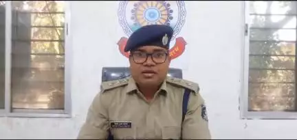 सन्ना क्षेत्र अंतर्गत हत्या के मामले में फरार आरोपी को गुजरात से पकड़कर जेल भेजा, D. K कोसले बगीचा SDOP ने जानकारी दी ,