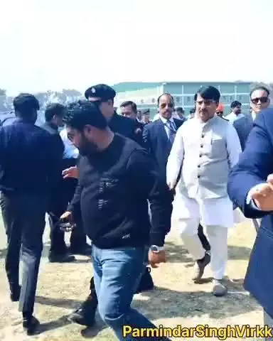 जिनमें अकेले चलने का हौसला होता है,
उनके पीछे एक दिन काफिला होता है।

परमिंदर का प्रयास 
Parminder Singh Virkk