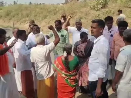 கலசபாக்கம்: கீழ்பாலூர் கிராமத்தில் மும்மொழி கொள்கைக்கு ஆதரவாக பாஜக கையெழுத்து இயக்கம் நடைபெற்றது