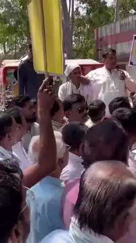 बड़नगर की पोल खोलते कांग्रेस विधायक मुरली मोरवाल बड़नगर तहसील  के काले राज खोलते राजनीति में गर्मी बड़नगर