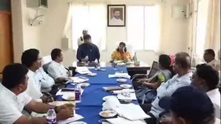 పెద్దఅడిశర్లపల్లి: నందికొండ మున్సిపాలిటీలో వివిధ శాఖల అధికారులతో సమన్వయ సమావేశం నిర్వహించిన జిల్లా కలెక్టర్ ఇలా త్రిపాఠి