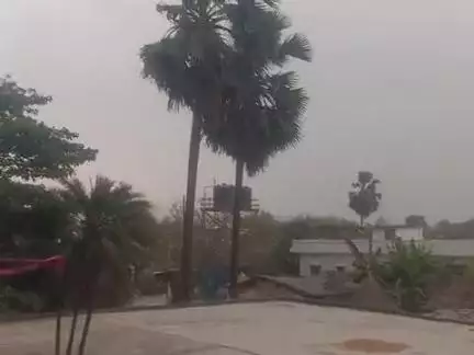 barish ho raha hai aaj subah Mae ne bola tha