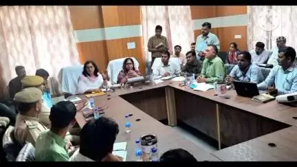 जायल: राज्य मंत्री डॉ. मंजू बाघमार ने जायल के दौरे पर ब्लॉक स्तरीय अधिकारियों की ली बैठक