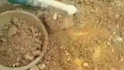 नरवर: के ग्राम पंचायत जुझाई में हुआ घटिया निर्माण कार्य सीमेंट गिट्टी मसाले की जगह सादा निर्माण कार्य l