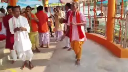 दुलदुला: दुलदुला क्षेत्र में सोकोडीपा 24 प्रहरी का आयोजन, भक्त भजन कीर्तन में शामिल हो रहे हैं