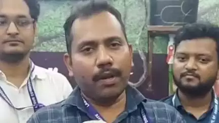 ଆଠଗଡ: ଆଠଗଡ଼ ରେ ଶ୍ରମ ଅଧିକାରୀ ଙ୍କର ବିଭିନ୍ନ ଦୋକାନ ରେ ଚଢ଼ାଉ