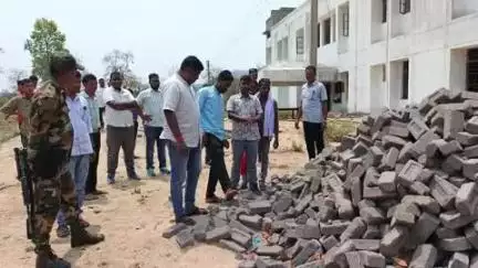 गुदड़ी: विधायक जगत माझी ने गुदड़ी के एकलव्य मॉडल आवासीय स्कूल के भवन निर्माण का किया निरीक्षण, खामियां मिलीं