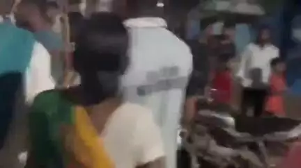 ಮೂಡಲಗಿ: ಹಳ್ಳೂರಿನಲ್ಲಿ ಕ್ಷುಲ್ಲಕ ಕಾರಣಕ್ಕೆ ಎರಡು ಗ್ರಾಮಗಳ ಯುವಕರ ನಡುವೆ ಗಲಾಟೆ