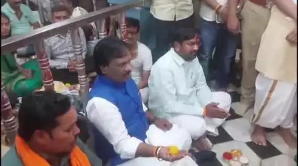 माहूर: माहुरगड येथील रेणुकादेवी मातेचे विरोधी पक्षनेते दानवे यांनी घेतले दर्शन; जनतेला सुखी आणि समृद्ध ठेवण्याची केली प्रार्थना
