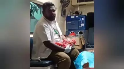 ஸ்ரீவில்லிபுத்தூர்: கிருஷ்ணன் கோவில் 108 ஆம்புலன்ஸில் வந்த வந்த பெண்ணுக்கு சுகப்பிரசவம் பெண் குழந்தை பிறந்தது. தாய் சேய் நலம் 108 ஆம்புலன்ஸ் ஊழியர்களுக்கு பாராட்டு