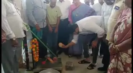 కమలాపూర్: గూడూరు గ్రామంలో వరి ధాన్యం కొనుగోలు కేంద్రాన్ని ప్రారంభించిన ఎమ్మెల్యే పాడి కౌశిక్ రెడ్డి