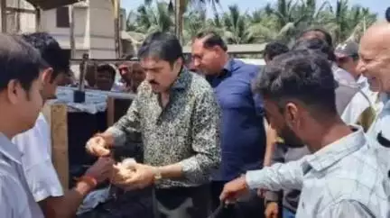 કોડીનાર: પણાંદર ગામે સરકારની RDSS અંતર્ગત ખેતીવાડી ફીડરમાં 11 KV MVCCનું ખાતમુહૂર્ત પાલિકા ઉપપ્રમુખના હસ્તે કરાયુ