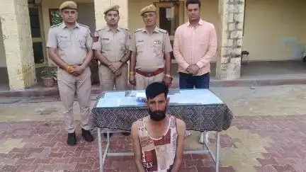 #Balotra: थाना समदड़ी द्वारा अवैध हथियारों के विरूद्ध कार्यवाही।

अवैध देशी पिस्टल बरामद।

हिस्ट्रीशीटर तरूणपाल गिरफ्तार।