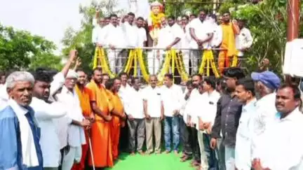 చందుర్తి: మహాత్మా జ్యోతిరావు పూలే జయంతి ఉత్సవాల్లో పాల్గొన్న ఎమ్మెల్యే ఆది శ్రీనివాస్