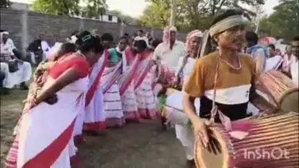 बसिया: गांव कलिगा मैदान में सरहूल महोत्सव धूमधाम से मनाया गया, मुखिया भी शामिल रहीं