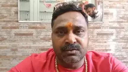 लक्सर व्यापारमंडल के तहसीलअध्यक्ष मनोजवर्मा ने लक्सर स्टेशन का निरीक्षण करने पहुंचे हरिद्वार सांसद त्रिवेंद्रसिह रावत...