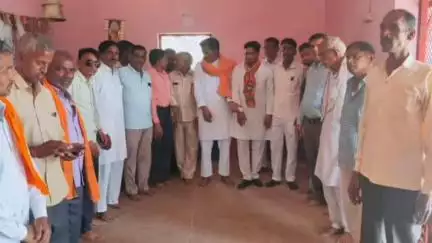 नरवर: के मायारामपुरा में महान समाज सुधारक व सेवक महात्मा ज्योतिबा फुले जी की 198 वीं जयंती कार्यक्रम सम्मान हुआ,,l