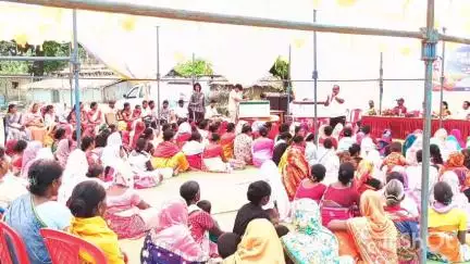 दुलदुला: दुलदुला के लोरो गांव में जल जागृति जशपुर अभियान में शामिल हुए सांसद राधेश्याम, लोगों को दिलाई जल शपथ