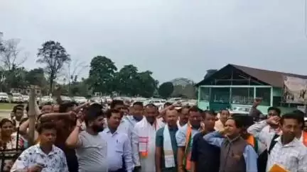 শদিয়া: সহস্ৰাধিক সমৰ্থকক লগত লৈ শদিয়াত সমজিলা আয়ুক্তক মনোনয়ন দাখিল বিজেপিৰ কাকপথাৰ জিলা পৰিষদৰ মনোনীত প্ৰাৰ্থী পাপু শইকীয়াৰ