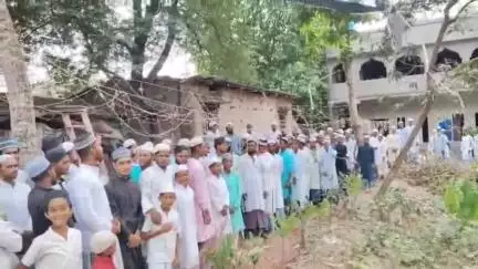 জয়নগর ২: ওয়াকফ আইনের প্রতিবাদে বিক্ষোভ  চালতাবেড়িয়া গ্রামে