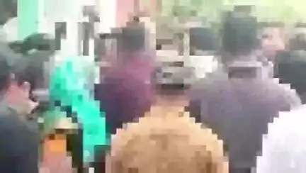 চাৰিদুৱাৰ: নদুৱাৰত ভাৰতীয় জনতা পাৰ্টিৰ নেতা-কৰ্মীৰ  আক্ৰমণত আঘাতপ্ৰাপ্ত শোণিতপুৰ জিলা কংগ্ৰেছৰ সভাপতি
