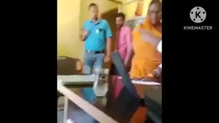 जीरन: चीताखेड़ा में सरकारी जमीन से कब्जा हटाने के मामले में पटवारी ने 1 लाख रुपये में समझौता किया, वीडियो सामने आया