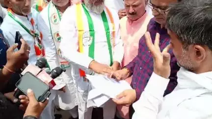 थाना खैरगढ़ के गांव वबाइन में 2 माह से लापता धीरज का  नहीं लगा सुराग परिवारिजनो ने जिलाधिकारी से लगाई बरामदी की गुहार